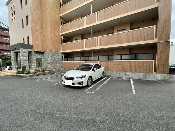 EXE VILLA EAST（403） 駐車場