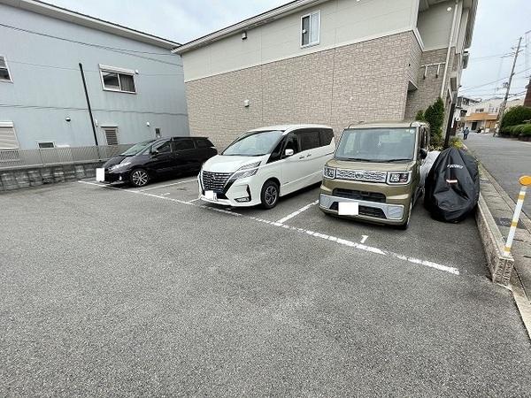 ウェルシーアイ（102） 駐車場