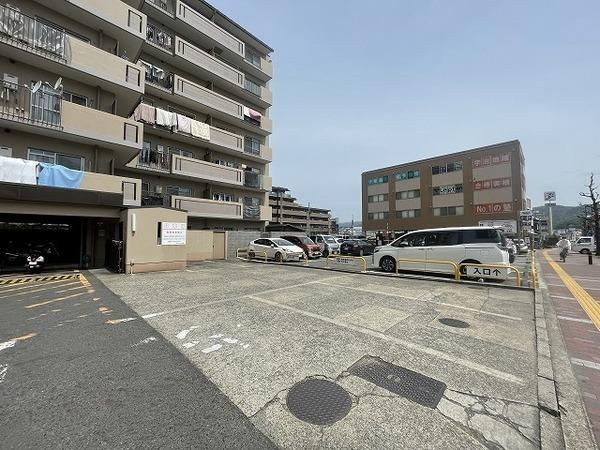 クレセント宇治（405） 駐車場