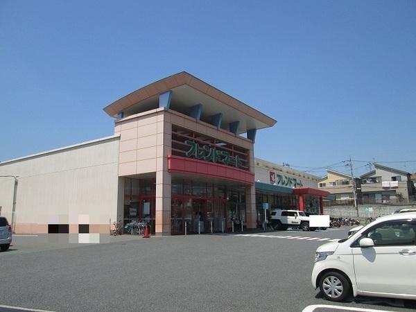 フレンドマート御蔵山店：1126m