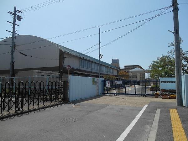 宇治市立西小倉中学校：1024m