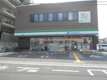 ファミリーマート城陽駅南店：184m