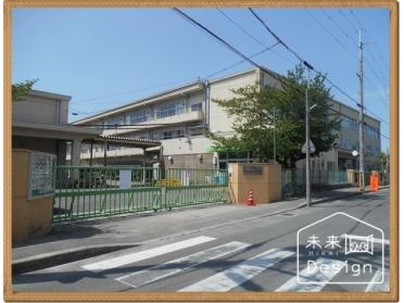 宇治市立伊勢田小学校：524m