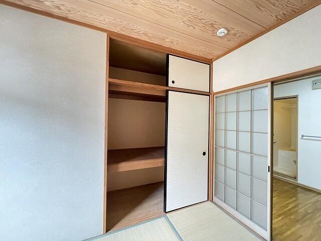 ハイツ奥田（202） 収納