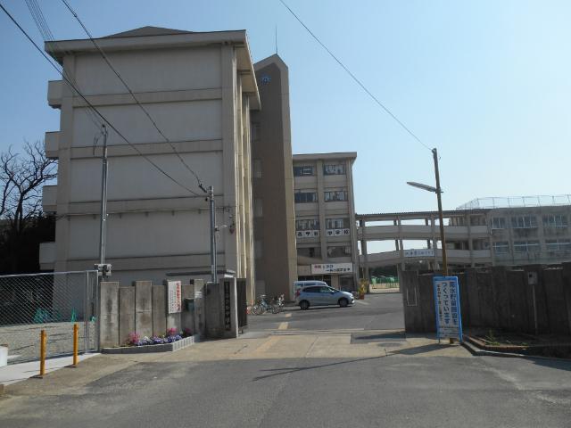 宇治市立西宇治中学校：764m
