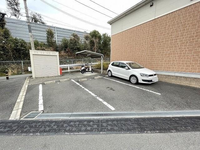 コンフォール莵道（103） 駐車場