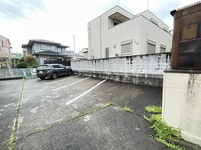 ハイツ奥田（202） 駐車場