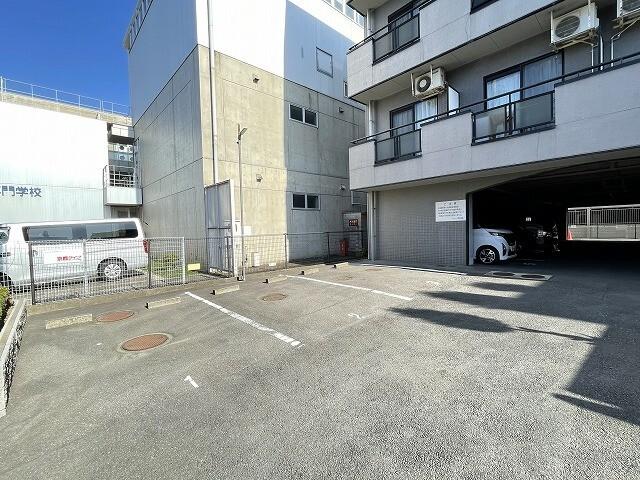 グレイス春日森（307） 駐車場