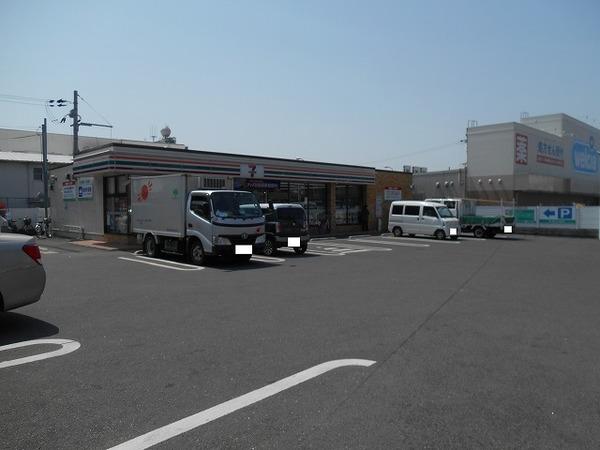 セブンイレブン城陽平川店：384m