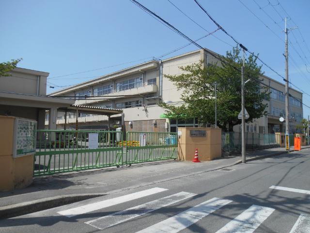 宇治市立伊勢田小学校：601m