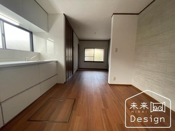 宇治市伊勢田町砂田　収益中古戸建 リビング