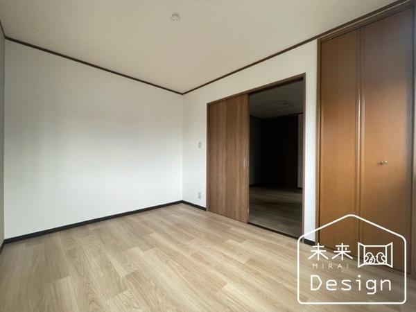 宇治市伊勢田町砂田　収益中古戸建 リビング