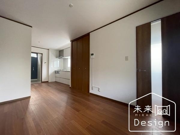 宇治市伊勢田町砂田　収益中古戸建 リビング