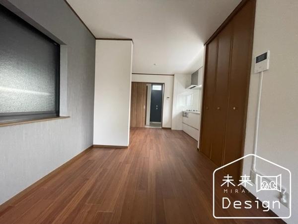宇治市伊勢田町砂田　収益中古戸建 リビング