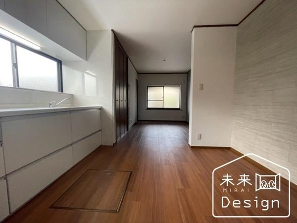 宇治市伊勢田町砂田　収益中古戸建 リビング