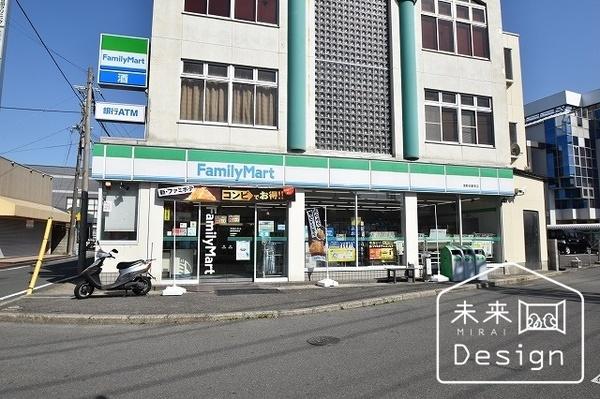 ファミリーマート富野荘駅前店