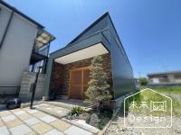 鉄骨造で建築されており、母屋105.13㎡の他離れ23.40㎡の建物が建築されております♪