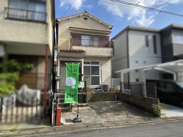 間取4Kの戸建住宅です♪駐車スペース1台あります♪