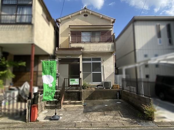 周辺は車通りの少ない閑静な住宅地です♪前面道路幅員約6ｍあり広々としています♪