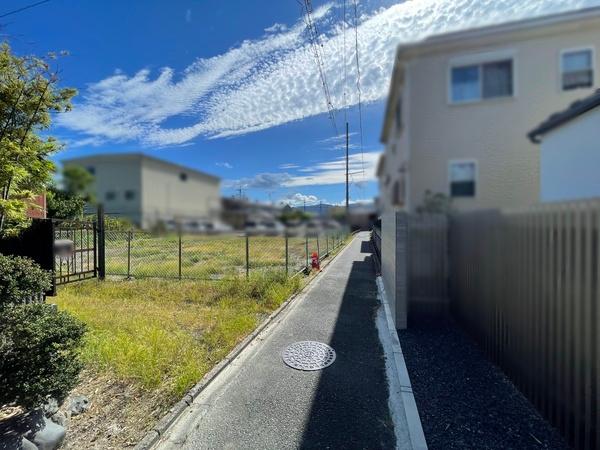京田辺市草内上り立　中古戸建住宅 前面道路含む現地写真