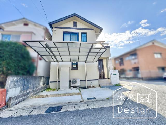 一条工務店施工の中古戸建物件！ カーポート付き駐車スペース！ 全部屋床暖房機能有！
