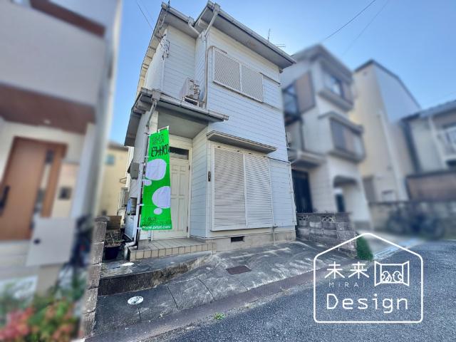 出窓や天窓があるリビングルーム♪