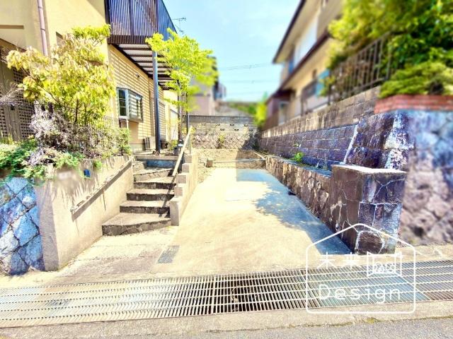 城陽市寺田大谷　中古戸建住宅 駐車場
