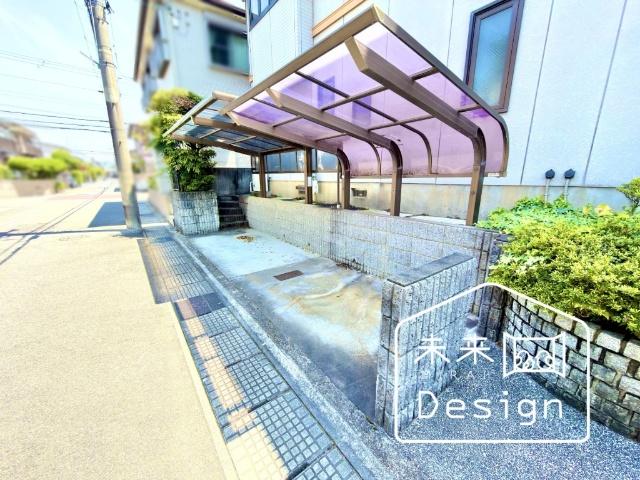 宇治市伊勢田町砂田　中古戸建住宅 駐車場