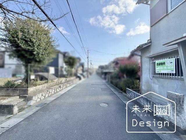 城陽市寺田市ノ久保　中古戸建住宅 前面道路含む現地写真