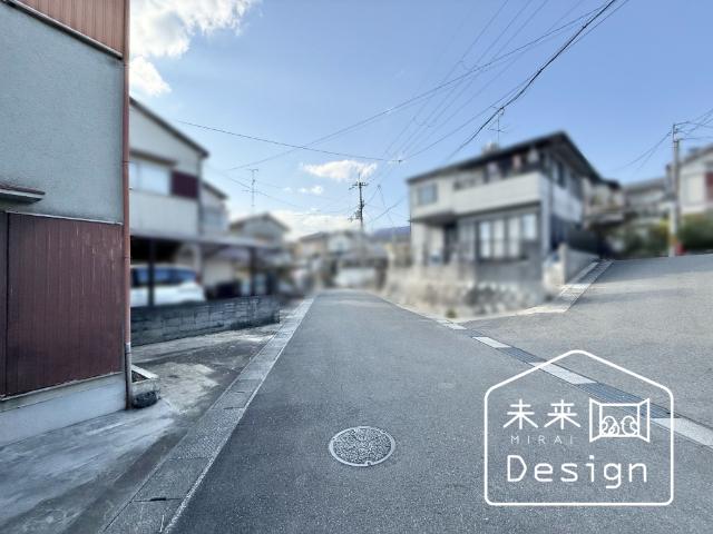 城陽市寺田市ノ久保　中古戸建住宅 前面道路含む現地写真