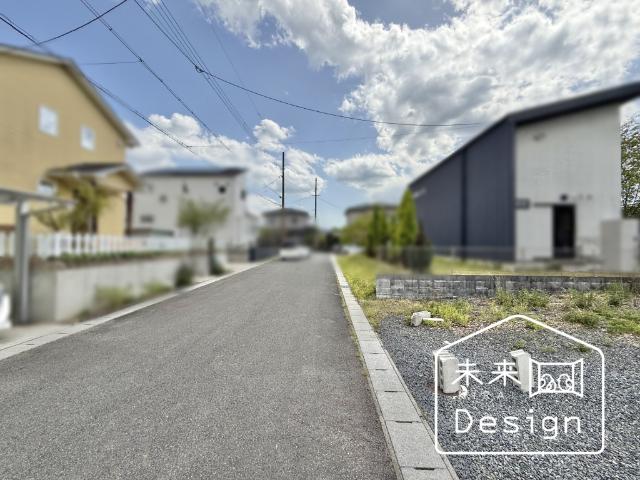 綴喜郡宇治田原町緑苑坂　中古戸建住宅 前面道路含む現地写真