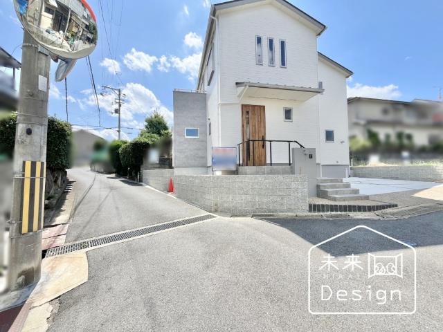 宇治市広野町大開　新築戸建住宅 前面道路含む現地写真