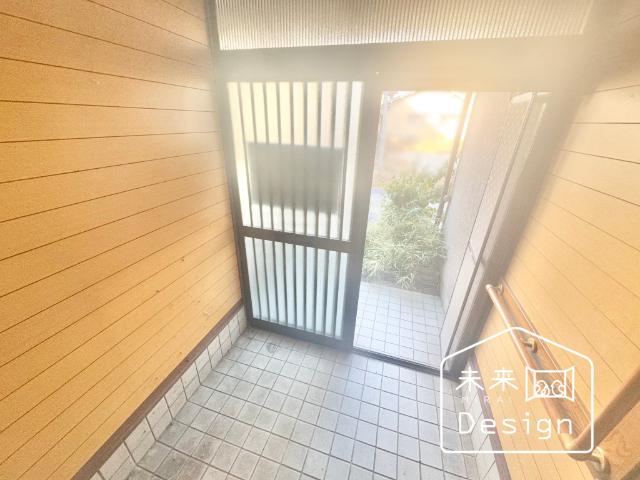 宇治市伊勢田町毛語　中古戸建住宅 玄関