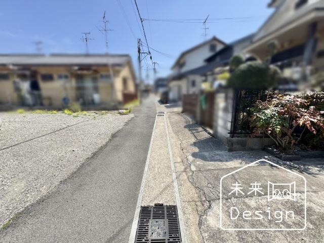 宇治市伊勢田町毛語　中古戸建住宅 前面道路含む現地写真