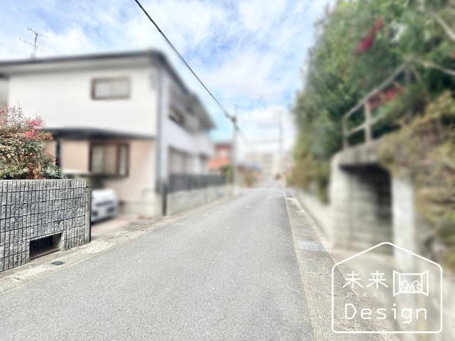 宇治市伊勢田町北山　中古戸建住宅 前面道路含む現地写真
