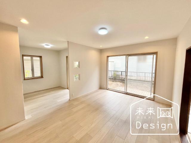 京田辺市花住坂3丁目　中古戸建住宅 リビング