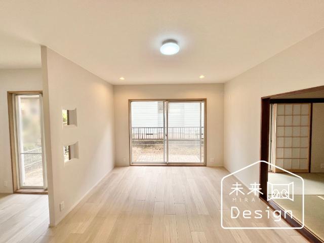 京田辺市花住坂3丁目　中古戸建住宅 リビング