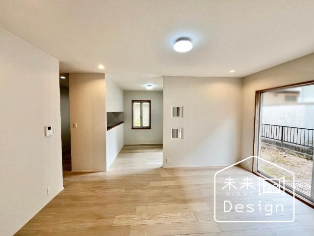 京田辺市花住坂3丁目　中古戸建住宅 リビング