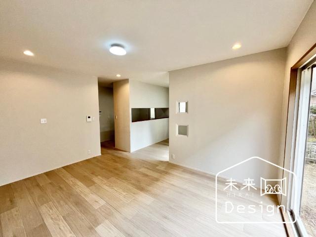 京田辺市花住坂3丁目　中古戸建住宅 リビング