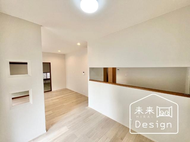 京田辺市花住坂3丁目　中古戸建住宅 リビング