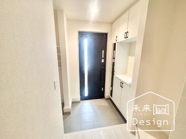 宇治市伊勢田町毛語　2号棟　新築戸建住宅 玄関