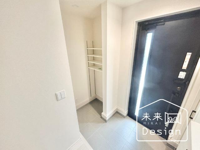 宇治市伊勢田町毛語　2号棟　新築戸建住宅 玄関
