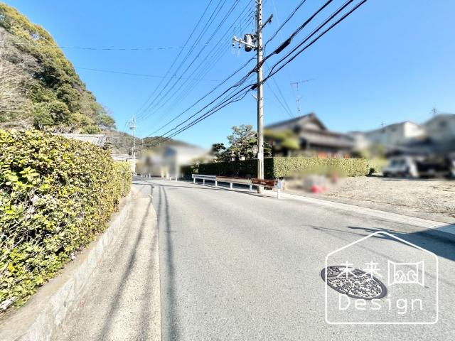 宇治市莵道池山　2号棟　新築戸建住宅 前面道路含む現地写真