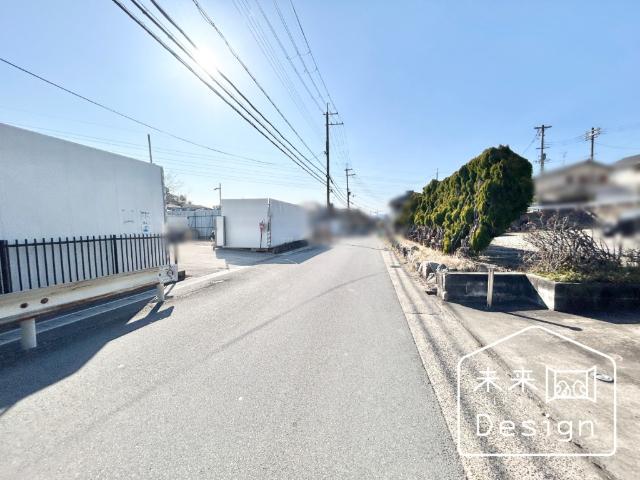 宇治市莵道池山　2号棟　新築戸建住宅 前面道路含む現地写真