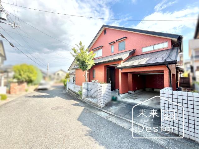 京田辺市花住坂2丁目　中古戸建住宅 前面道路含む現地写真