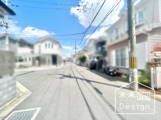 宇治市小倉町春日森　中古戸建住宅 前面道路含む現地写真
