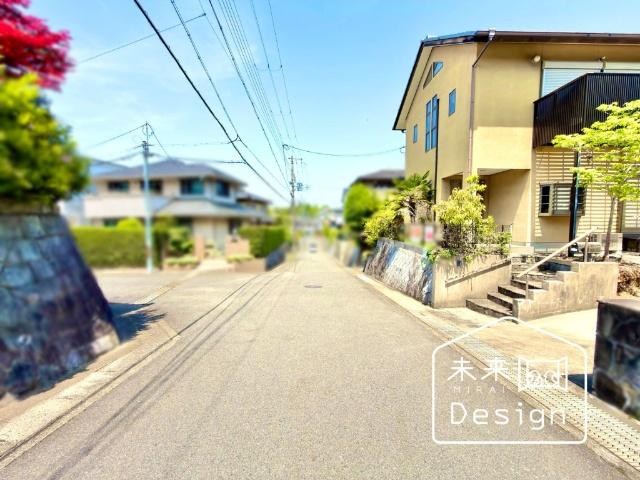 城陽市寺田大谷　中古戸建住宅 前面道路含む現地写真