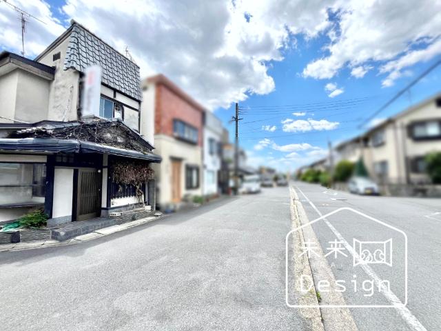 城陽市平川中道表　中古店舗 前面道路含む現地写真