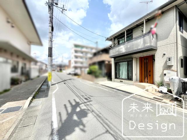 京田辺市三山木中央5丁目　中古戸建住宅 前面道路含む現地写真