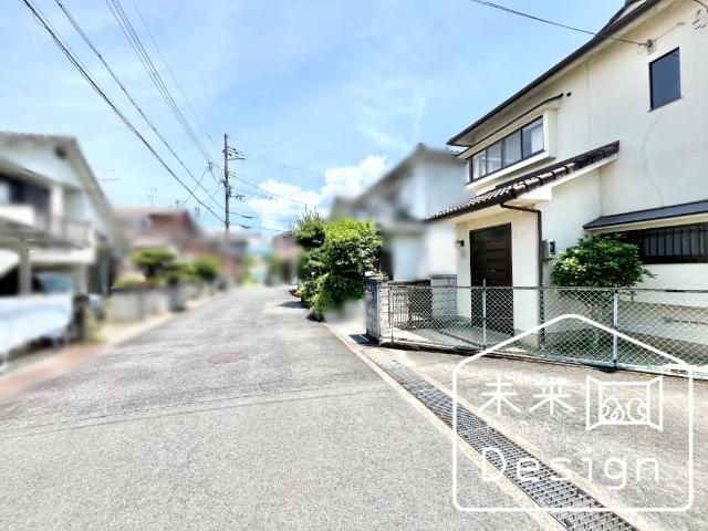 京田辺市薪茶屋前　中古戸建住宅 前面道路含む現地写真